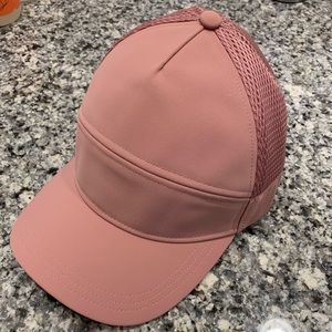 New Lululemon dash and splash hat